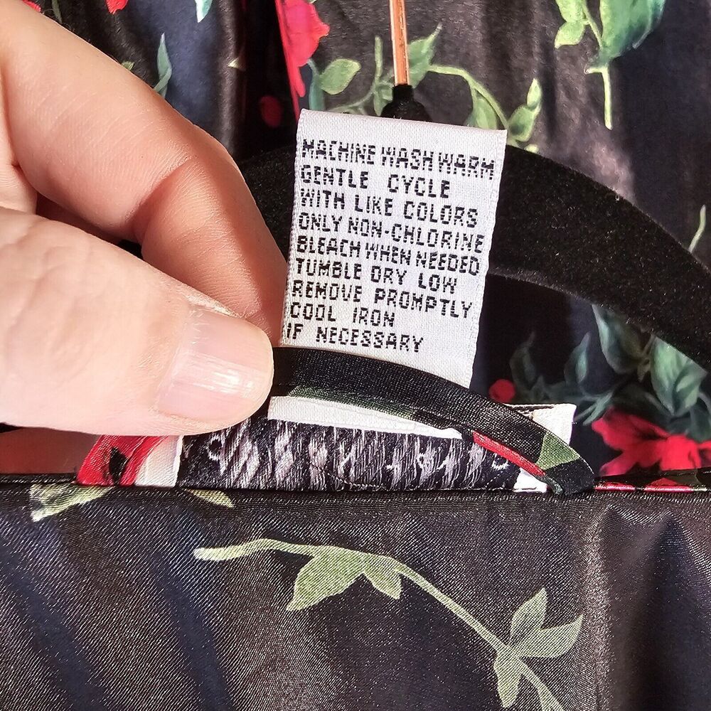 Morgan Taylor Intimates Women's M Peignor Set Black With Roses Robe & Nightie - Picture 10 of 10